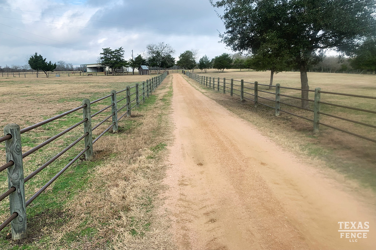 texas-fence-llc-fence-along-drive